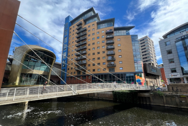 2 bed property, in Blue, £120,000
