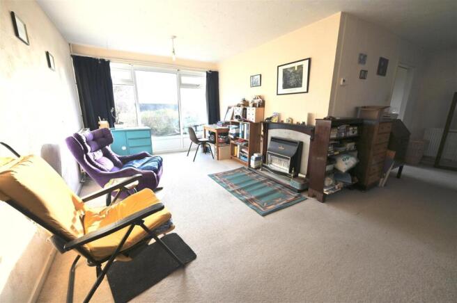3 bed property, in Ronaldshay Drive, £239,995