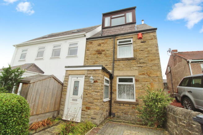 3 bed property, in Drawback, £140,000