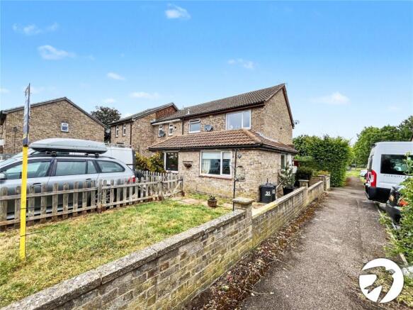 2 bed property, in Shepperton Close, £260,000