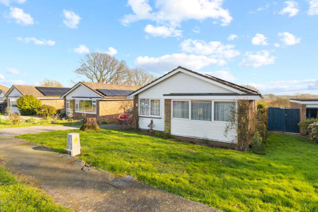 2 bed property, in Willows Rise, £375,000