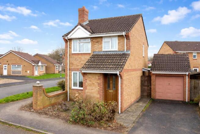 3 bed property, in Hazel Grove, £290,000