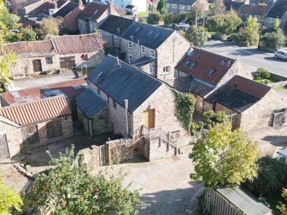 2 bed property, in Richmond Road, £440,000