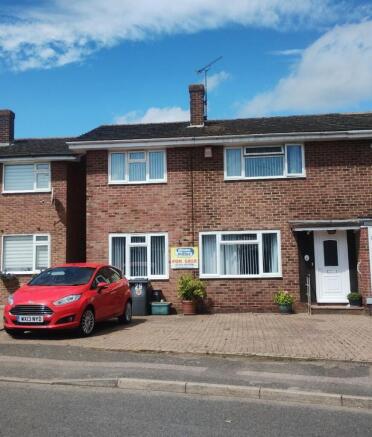 4 bed property, in Oriole Way, £450,000
