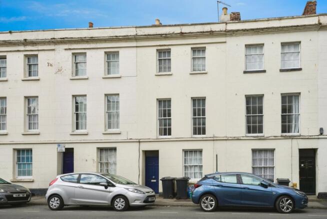 5 bed property, in Oxford Street, £260,000