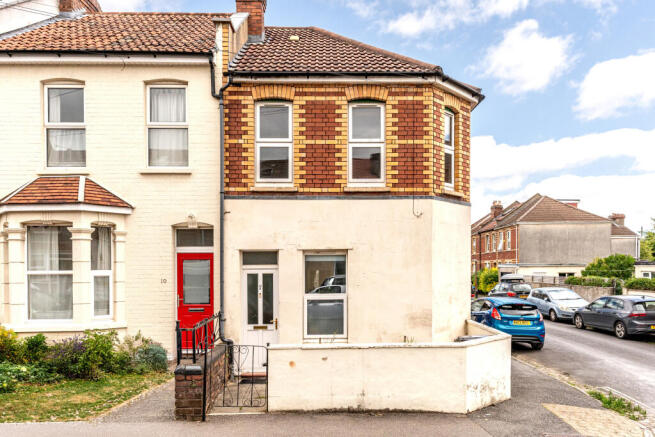 2 bed property, in Bristol BS7, £240,000
