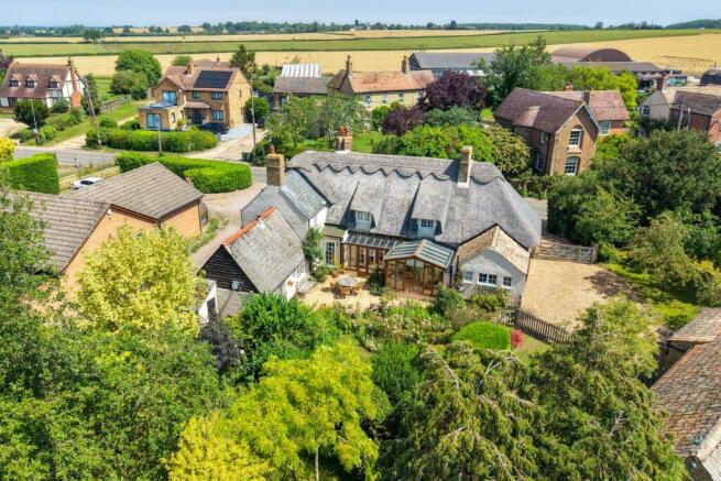 4 bed property, in Great Raveley, £675,000