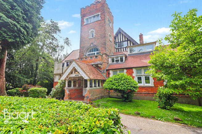 1 bed property, in Tower Road, £175,000