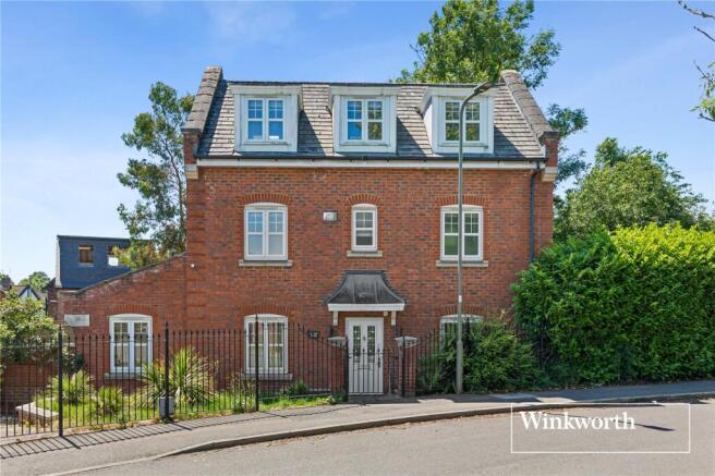 4 bed property, in Tavistock Avenue, £1,200,000