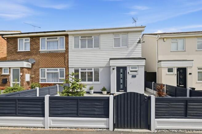 3 bed property, in Harrow Road, £350,000