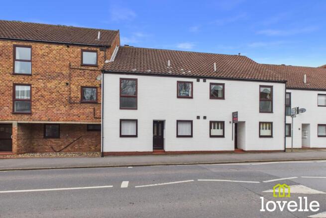2 bed property, in Elm Tree Court, £90,000