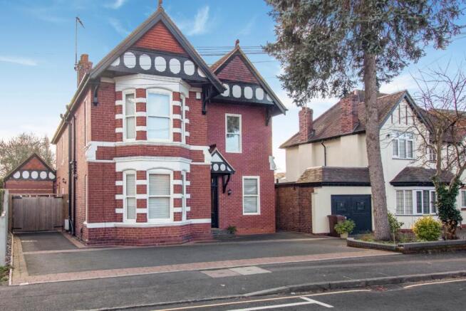 5 bed property, in Station Road, £1,000,000