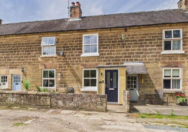 2 bed property, in Castle Orchard, £350,000