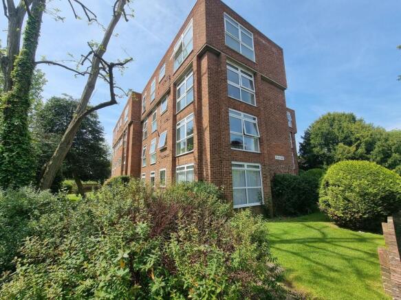 2 bed property, in Catherine Road, £399,950