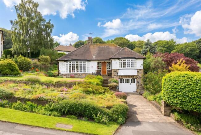 2 bed property, in Creskeld Drive, £575,000