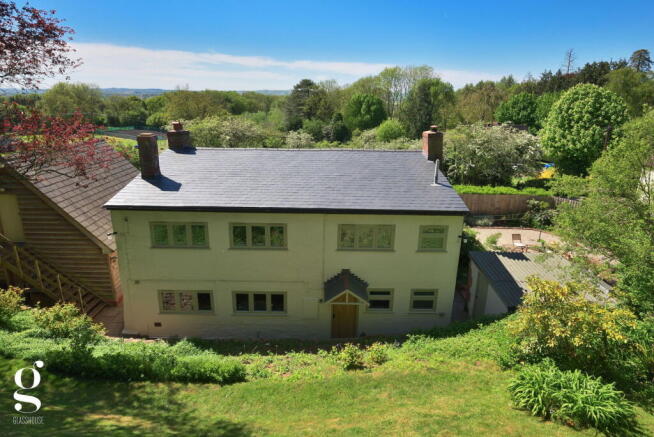 4 bed property, in Parkway, £525,000