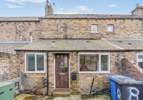 2 bed property, in Fourth Row, £75,000
