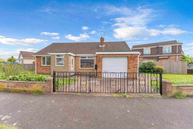 2 bed property, in Stoney Way, £205,000