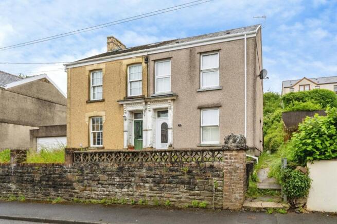 3 bed property, in Goppa Road, £170,000