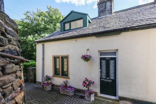 4 bed property, in Dudwell Lane, £399,999