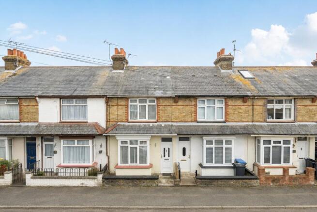 3 bed property, in Cheriton Avenue, £230,000