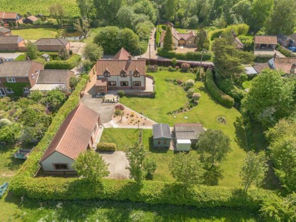 5 bed property, in The Street, £695,000