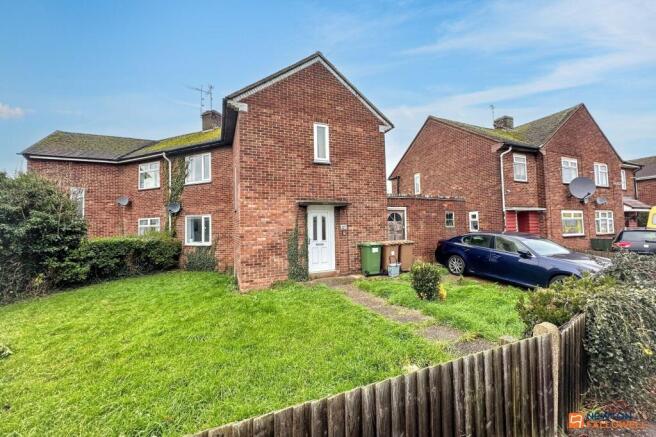 2 bed property, in Reeves Way, £180,000
