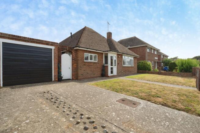 2 bed property, in St. Marys Close, £400,000