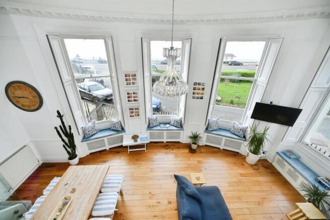 1 bed property, in Marine Parade, £475,000