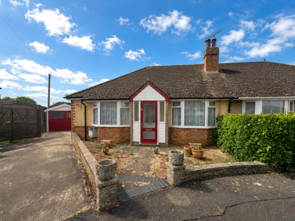 2 bed property, in The Crossways, £285,000