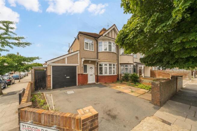 3 bed property, in Tudor Road, £625,000