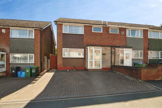 3 bed property, in Londonderry Lane, £170,000