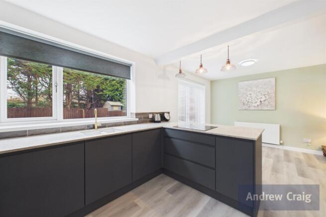 3 bed property, in Beckenham Close, £325,000