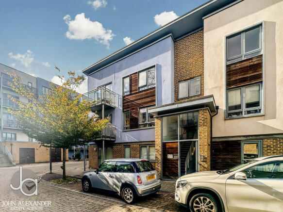 1 bed property, in Quayside Drive, £115,000