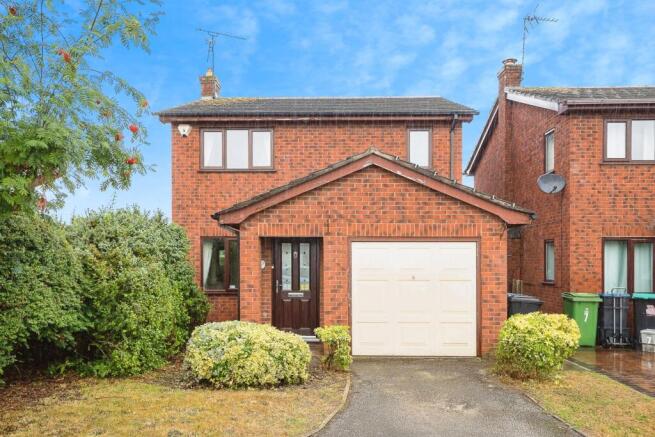 3 bed property, in Overleigh Drive, £220,000
