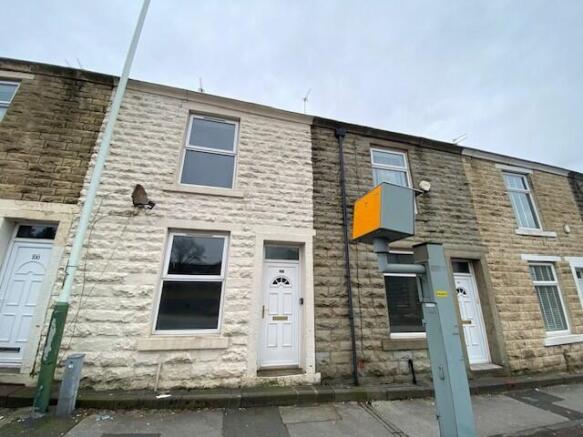 2 bed property, in 102 Manchester Road, £75,000