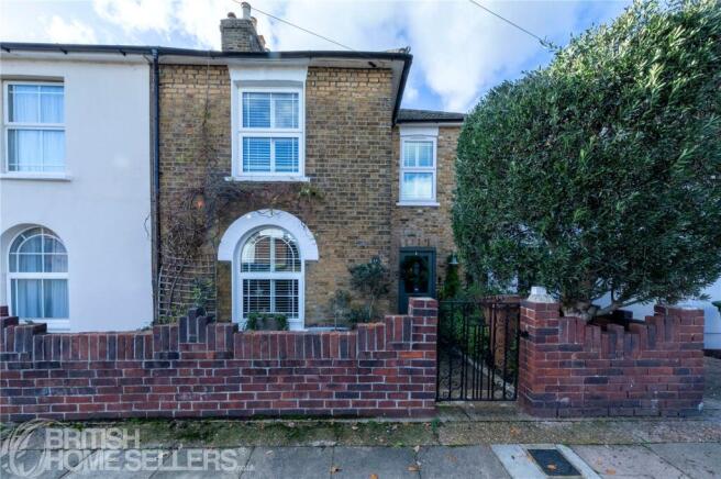 4 bed property, in Lewin Road, £635,000