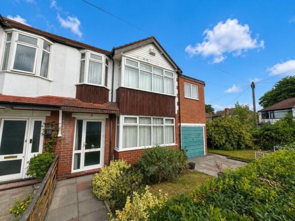 4 bed property, in Park View, £325,000