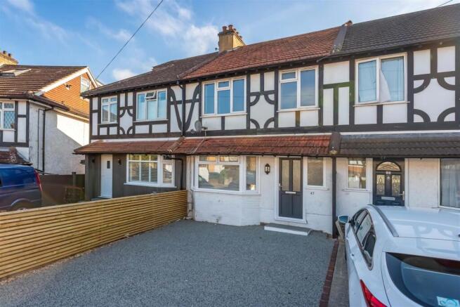 3 bed property, in Downlands Avenue, £350,000