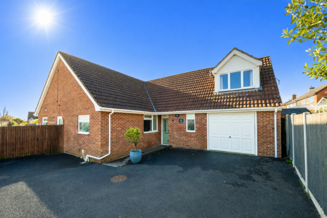4 bed property, in Winchester Road, £575,000