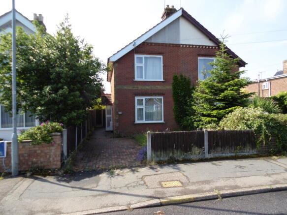 3 bed property, in Heath Road, £260,000