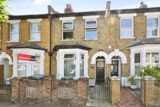 3 bed property, in Victoria Road, £650,000