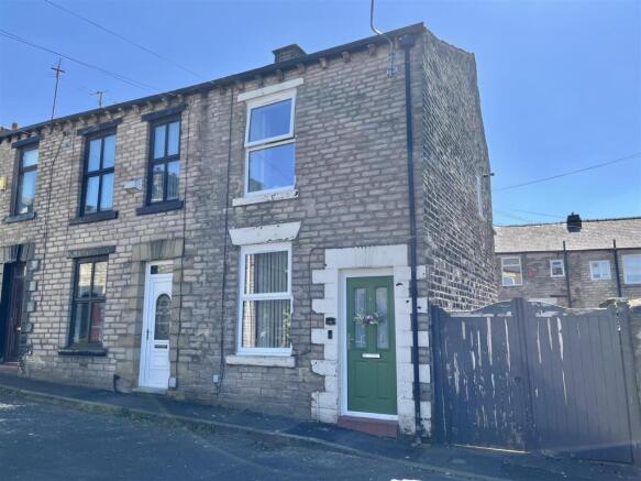 2 bed property, in Platt Street, £160,000