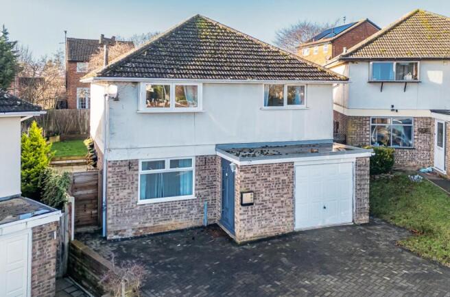 4 bed property, in Harmans Way, £375,000