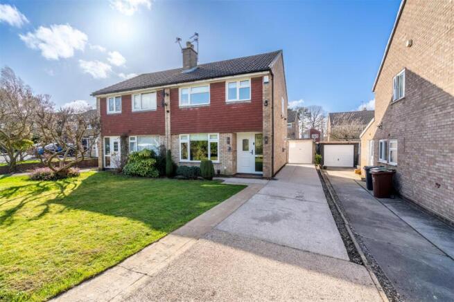 3 bed property, in Birkdale Drive, £375,000