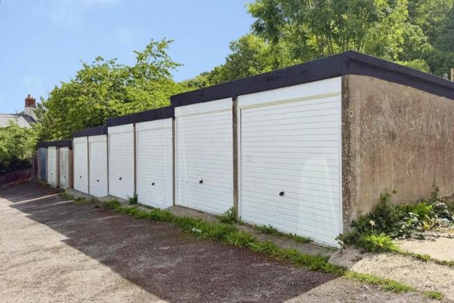 Land, in Summer Crescent, £70,000