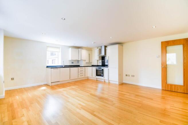 2 bed property, in Pembroke Road, £230,000
