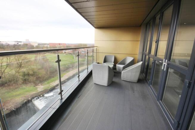 2 bed property, in Adelphi Wharf, £240,000