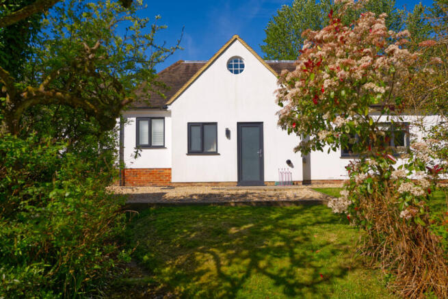 5 bed property, in Horsham Road, £1,150,000