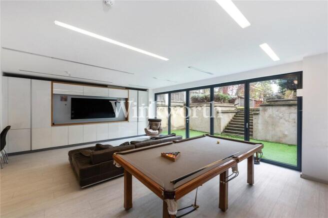 6 bed property, in Old Park Road, £1,395,000